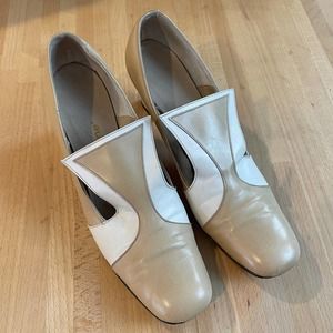Vintage Two-Tone High-Vamp Pumps